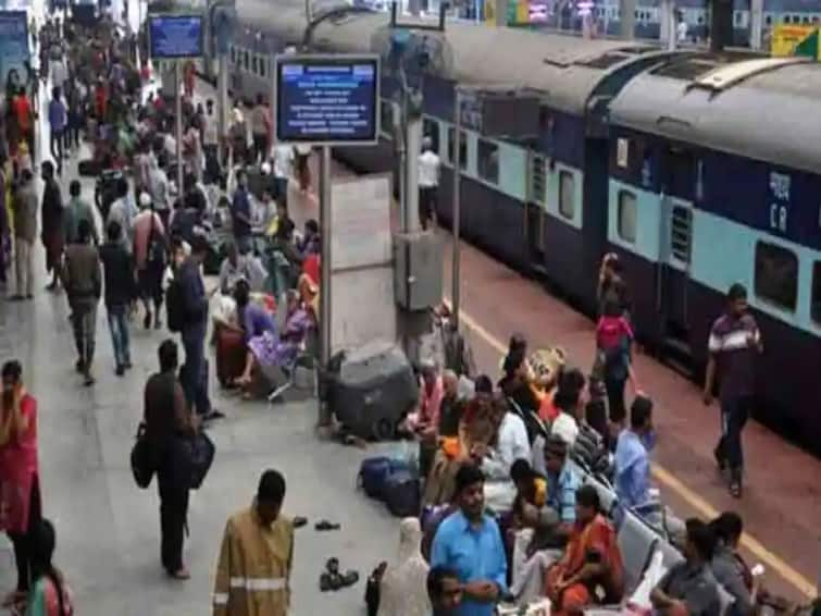 The train that stopped for an hour in Trichy because North State workers boarded without reservation ஒரு மணி நேரமாக நின்ற ரயில்... திருச்சியில் பரபரப்பு... காரணம் என்ன?