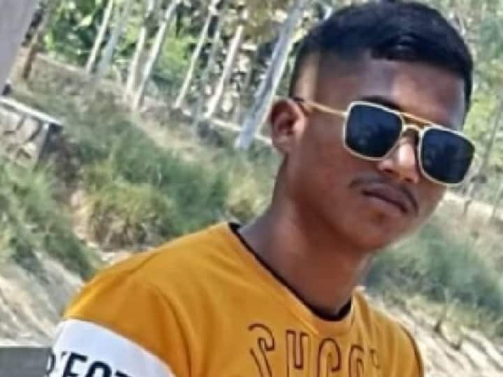 Chhattisgarh News: होली पर घर आये छात्र की नक्सलियों ने कर दी हत्या, पुलिस मुखबिर का लगाया आरोप, एसपी ने दी ये बड़ी जानकारी Naxalites kill student in bastar accused of police informer Chhattisgarh ann Chhattisgarh News: होली पर घर आये छात्र की नक्सलियों ने कर दी हत्या, पुलिस मुखबिर का लगाया आरोप, एसपी ने दी ये बड़ी जानकारी