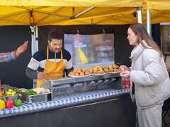 लंदन की सड़कों पर लिट्टी चोखा बेचने निकले खेसारी लाल यादव, एक्टर की भोजपुरी मिक्सड इंग्लिश सुन नहीं रुकेगी आपकी हंसी