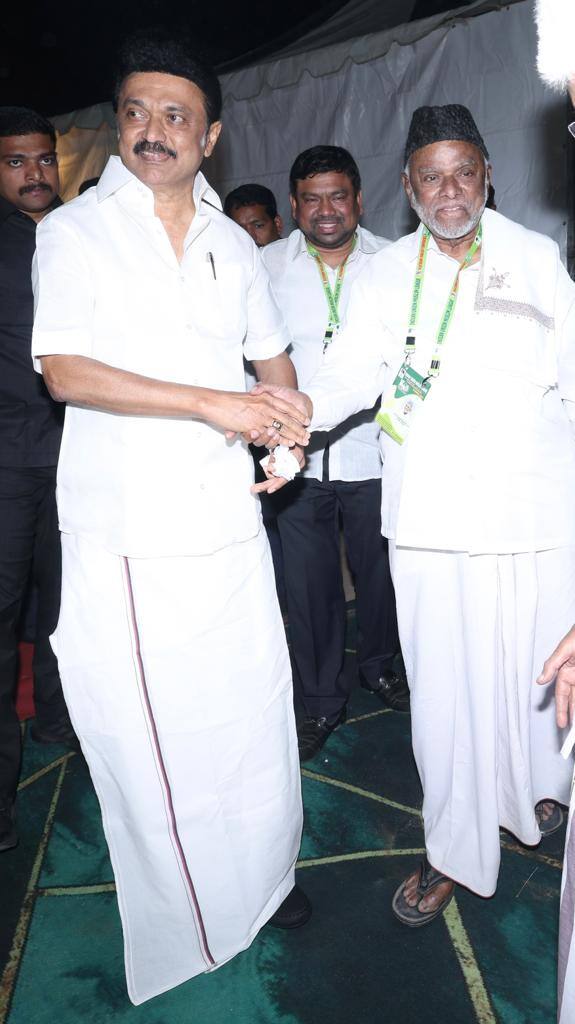 இந்தியன் யூனியன் முஸ்லீம் லீக் கட்சி, 1948 மார்ச், 10 அன்று காயிதே மில்லத் தலைவராக கொண்டு தொடங்கப்பட்டு 75-வது ஆண்டு பவள விழா எழுச்சியுடன் கொண்டாடப்பட்டு வருகிறது.