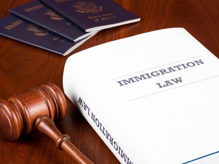 US House of Representatives Raja Krishnamoorthi Larry Bucshon Introduced bipartisan bill to utilise employment-based visas US Visa Law: भारतीयों को नौकरी के लिए वीजा मिलना होगा आसान! अमेरिका में फेडरल इमीग्रेशन लॉ में बदलाव के लिए आया बिल