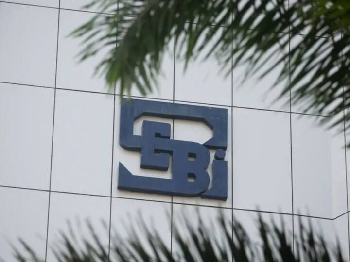 SEBI asks investors to link pan with aadhaar by 31 march SEBI: సెబీ కీలక ఆదేశం - ఇది పాటించకుంటే మీరు ట్రేడ్‌ చేయలేరు