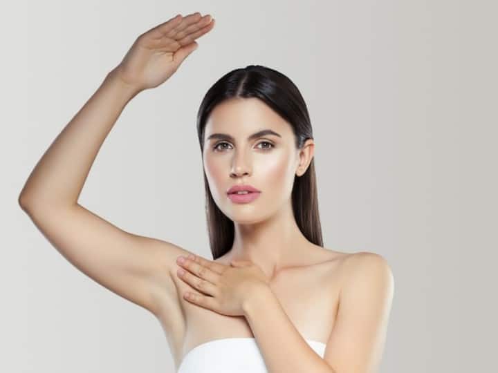 How to get rid of dark underarms here are some tips to remove armpit blackness naturally Dark Underarms : गर्मियों में पहनना चाहती हैं  स्लीवलैस और अंडर आर्म्स के कालेपन ने कर रखा है परेशान, तो ये है आपकी परेशानी का समाधान