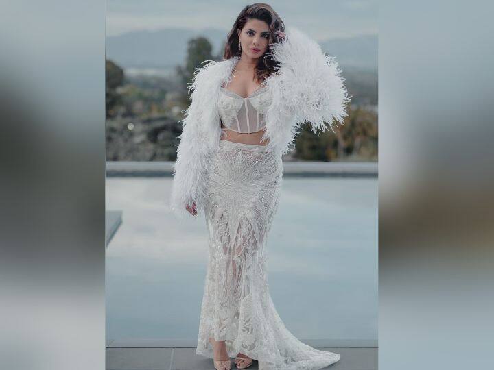 Priyanka Chopra Outfits: एक्ट्रेस प्रियंका चोपड़ा ने हाल ही में वाइट ड्रेस में अपना शानदार लुक दिखाया हैं. उनके आउटफिट से हर एक लड़की को इंस्पिरेशन लेनी चाहिए.