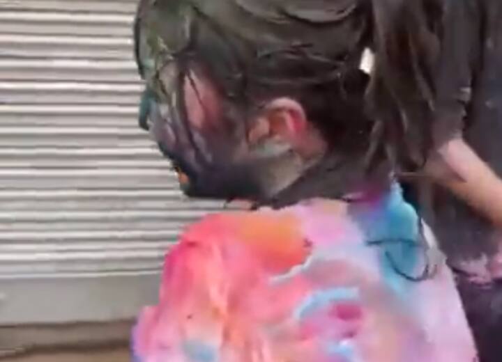 Japanese Woman Harassment: छेड़खानी की घटना के बाद जापानी महिला ने छोड़ा भारत, एक नाबालिग समेत तीन गिरफ्तार Japanese woman leaves India after molestation incident Viral Video Japanese Woman Harassment: छेड़खानी की घटना के बाद जापानी महिला ने छोड़ा भारत, एक नाबालिग समेत तीन गिरफ्तार