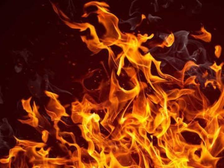 10 Injured As Man Sets Room On Fire After Argument With Wife in Ghaziabad Crime:  வேறு பெண்ணுடன் தொடர்பு .. சண்டை போட்ட மனைவி.. ஆத்திரத்தில் கணவன் செய்த பகீர் செயல்..