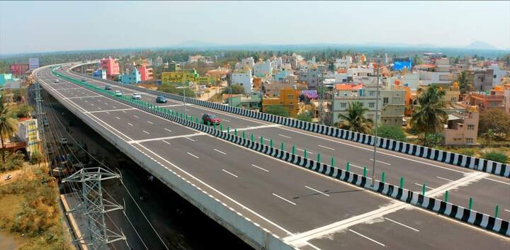 இந்த நெடுஞ்சாலை 2 கட்டமாக அமைக்கப்பட்டது. முதற்கட்டமாக 58 கிலோமீட்டர் தொலைவில் பெங்களூர் முதல் நிடாகட்டா வரையிலும், இரண்டாம் கட்டமாக 61 கிலோமீட்டர் தொலைவிற்கு நிடாகட்டா – மைசூர் வரையிலும் அமைக்கப்பட்டுள்ளது.