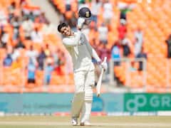 स्टार्क के खिलाफ टेस्ट में टी20 जैसी बैटिंग करते हैं शुभमन गिल, यूनिस खान को पछाड़ बनाया रिकॉर्ड