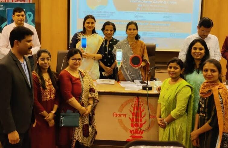 maharashtra News Nashik News Successful screening of breast and cervical cancer first in country in Nashik district Breast and Cervical Cancer : ब्रेस्ट आणि सर्व्हीकल कॅन्सरची यशस्वी तपासणी, देशातील पहिलाच प्रयोग नाशिक जिल्ह्यात 