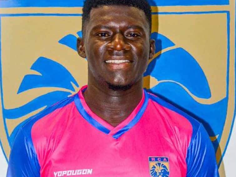 21-Year-Old Ivory Coast Footballer Dies After Collapsing On Pitch -  Watch Video Watch Video:  விளையாடும் போது ஏற்பட்ட அடுத்த மரணம்; கால்பந்து மைதானத்திலேயே துடிதுடித்து இறந்த வீரர்..!