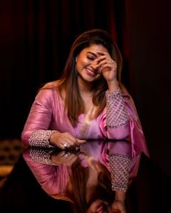 Actress Sneha Latest Pics : హోమ్లీ బ్యూటీ స్నేహ స్మైలింగ్ పిక్స్ - నవ్వితే అంత అందమా?