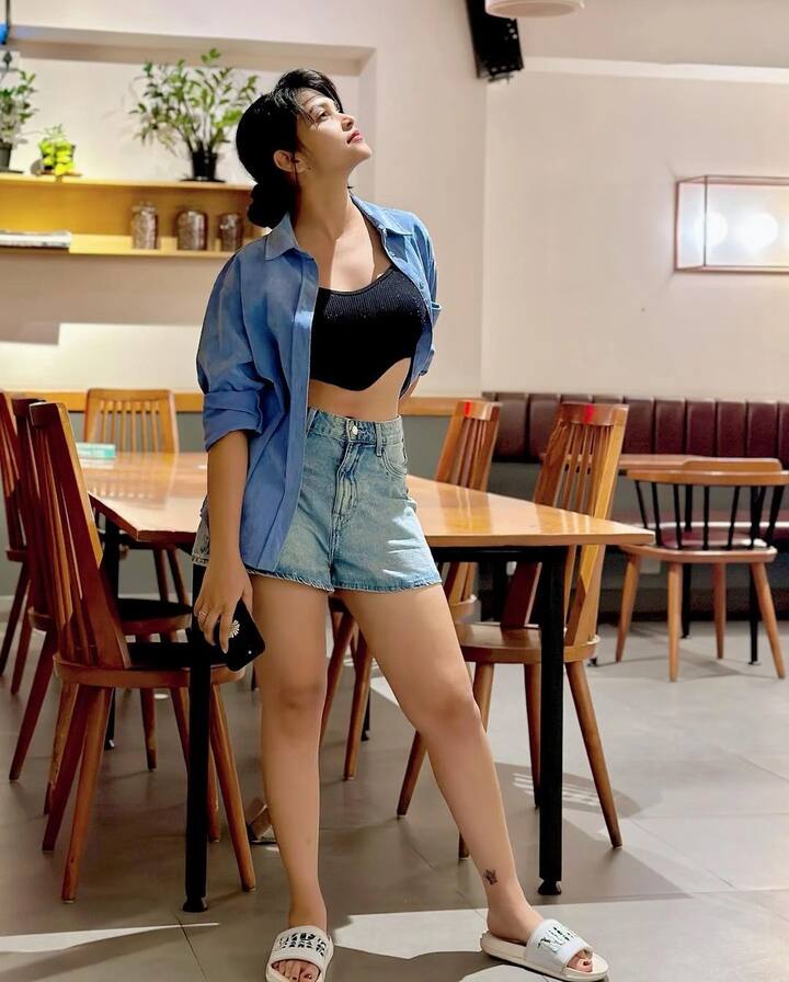 మైసూర్లో 1993 జనవరి 8న జన్మించిన అమూల్యా.. 2014లో కన్నడ సీరియల్ ‘స్వాతి ముత్తు’తో నటిగా అరంగేట్రం చేసింది. ‘కమలి’ అనే సీరియల్తో మంచి గుర్తింపు తెచ్చుకుంది. ఆ తర్వాత.. ‘పునర్ వివాహ’, ‘ఆరామనే’ సీరియల్స్ చేసింది. ఆరామనే సీరియల్ లో నెగిటివ్ లీడ్ లో ప్రత్యేక గుర్తింపు తెచ్చుకుంది.