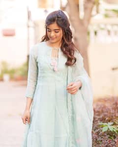 Amritha Aiyer Photos: క్యూట్ లుక్ తో కట్టిపడేస్తున్నఅమృత