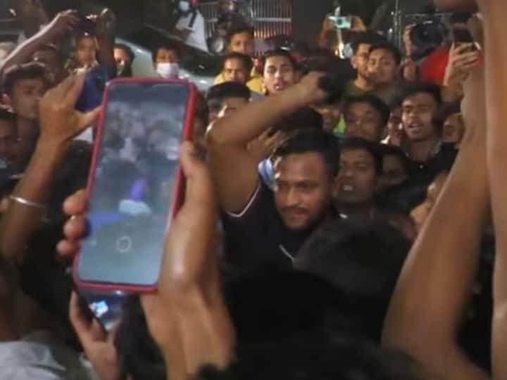 Shakib Al Hasan Explodes In Anger, Hits Fan With Cap Amid Tight Security In Viral Video—Watch Shakib Al Hasan Explodes In Anger, Hits Fan With Cap Amid Tight Security In Viral Video—Watch