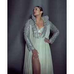 Photos: થાઇ હાઇ સ્લિટ ગાઉનમાં અપ્સરા જેવી સુંદર લાગી હૉટ એક્ટ્રેસ Huma Qureshi, તસવીરોમાં જુઓ અદાઓ.....