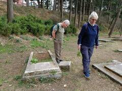 पूर्वजों की जड़ खोजने सात समंदर पार से शिमला आया ब्रिटिश कपल, नगर निगम ने सौंपा 100 साल पुराना रिकॉर्ड