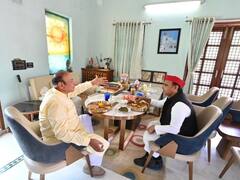 IN Pics: दो दिवसीय गुजरात दौरे पर पहुंचे अखिलेश यादव, पूर्व सीएम शंकर सिंह वाघेला से की मुलाकात