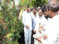 अनेक ठिकाणी पंचनामेच नाहीच, विरोधी पक्षनेते दानवेंसमोर शेतकऱ्यांनी मांडले वास्तव