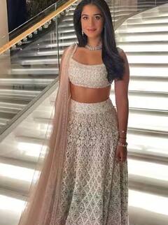 ਹੁਣ ਹਰੇ ਲਹਿੰਗਾ 'ਚ ਰਾਧਿਕਾ ਮਰਚੈਂਟ ਦੀਆਂ ਤਸਵੀਰਾਂ ਵਾਇਰਲ, ਅੰਬਾਨੀ ਪਰਿਵਾਰ ਦੀ ਛੋਟੀ ਨੂੰਹ ਲੱਗ ਰਹੀ ਸੀ ਬੇਹੱਦ ਖੂਬਸੂਰਤ