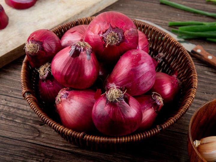 Fresh organic onion. Red Onions background texture. Vegetables pattern. Onion  wallpaper. Stock Photo | Adobe Stock