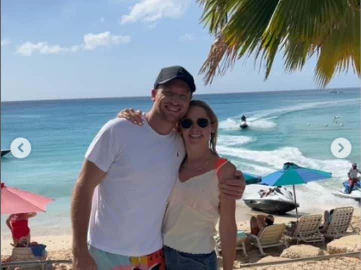 इंग्लैंड क्रिकेट टीम के सीमित प्रारूप के कप्तान जोस बटलर की लव स्टोरी किसी फिल्मी स्टार से कम नहीं हैं. बटलर को स्कूल में लुईस नाम की लड़की से प्यार हो गया था. इन दोनों ने लंबे समय तक एक दूसरे को डेट किया.