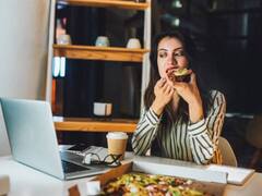 गलत समय पर डिनर करना आपको कर सकता है बीमार, जानिए क्या है सही समय...