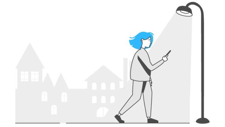 यह ऐप आपकी लोकेशन को ट्रैक करता है और संवेदनशील जगहों से गुजरने पर आपको अलर्ट कर देता है. साथ ही उस जगह से बाहर निकलने के लिए मैप पर सुरक्षित रास्ता भी बताता है. मुश्किल समय के लिए इसमें यूजर को एक SOS बटन भी मिलता है, जिससे आपके कॉन्टैक्ट्स को तुरंत आपका मैसेज पहुंच जाता है.