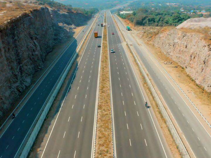 केंद्र सरकार की परियोजना भारतमाला परियोजना (BMP) के हिस्से के रूप में बनाया गया 119 किलोमीटर लंबा एक्सेस-नियंत्रित राजमार्ग, कर्नाटक के दो महत्वपूर्ण शहरों के बीच यात्रा के समय को 90 मिनट तक कम कर देगा. (Image Source: ANI)