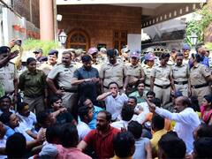 हसन मुश्रीफ ईडीच्या जाळ्यात, कार्यकर्त्यांचा घरासमोर आक्रोश