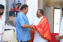 సీనియర్ నటుడు మోహన్ బాబుతో బీజేపీ ఏపీ అధ్యక్షుడు సొము వీర్రాజు సమావేశం