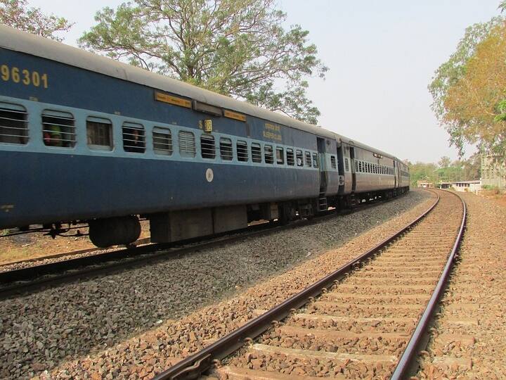 इसके अलावा गुहावटी तिरुअनंतपुरम एक्सप्रेस और हमसफर एक्सप्रेस भी इस लिस्ट में शामिल हैं. हमसफर ट्रेन 3507 किमी की दूरी तय करती है. (PC- Pixabay)