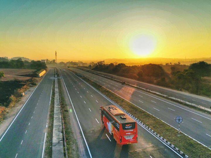 Bengaluru-Mysuru Expressway: प्रधानमंत्री नरेंद्र मोदी (Narendra Modi) रविवार (12 मार्च) को बेंगलुरु-मैसूर एक्सप्रेसवे (Bengaluru-Mysuru Expressway) का उद्घाटन करेंगे.