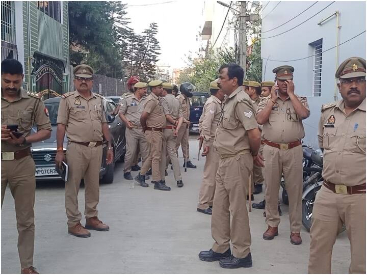 Bareilly: उमेश पाल हत्याकांड के आरोपी के रिश्तेदार के घर SIT की छापेमारी, तलाशी के बाद किया सील bareilly Special investigation team sealed house of umesh pal murder accused relative ann Bareilly: उमेश पाल हत्याकांड के आरोपी के रिश्तेदार के घर SIT की छापेमारी, तलाशी के बाद किया सील