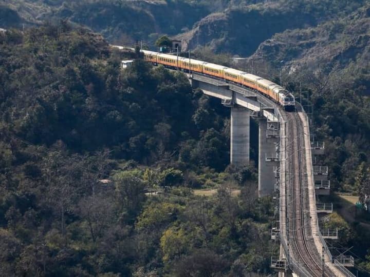 इंडियन रेलवे ने रद्द की इतनी लोकल, पैसेंजर और एक्सप्रेस ट्रेनें, जानें रूट और टाइमिंग इंडियन रेलवे ने रद्द की इतनी लोकल, पैसेंजर और एक्सप्रेस ट्रेनें, जानें रूट और टाइमिंग