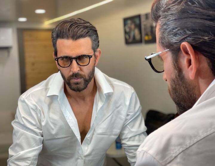 वर्कफ्रंट की बात करें तो ऋतिक रोशन जल्द ही सिद्धार्थ आनंद के डायरेक्शन में बन रही फिल्म फाइटर में नजर आएंगे. इस फिल्म में वे दीपिका पादुकोण के साथ स्क्रीन शेयर कर रहे हैं.
