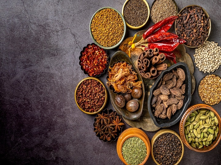 indian spices benefits Eating spices are beneficial for the heart Spices Benefits: रसोई में मौजूद हैं ये 6 मसाले, कोलेस्ट्रॉल घटाकर दिल को रखते हैं तंदरुस्त