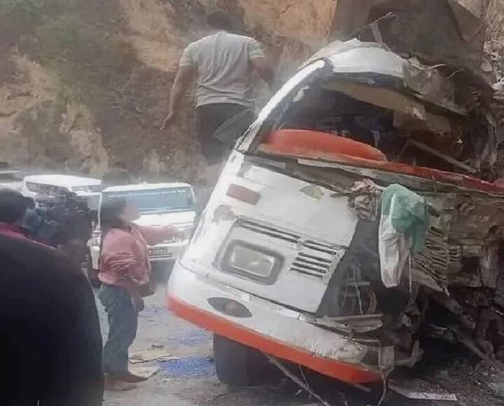 Nepal Bus Accident Bus collided with mountain near kathmandu Many passengers lost lives Nepal Bus Accident: नेपाल में पहाड़ से टकराई बस, काठमांडू जाते वक्त भीषण हादसा, 6 यात्रियों की मौत, 28 घायल