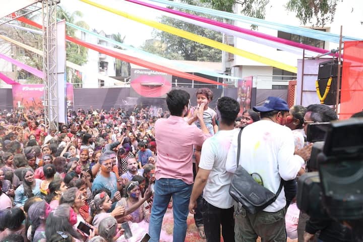 आमदार ऋतुराज पाटील यांनी यावेळी रंगपंचमीचा आनंद लुटला.