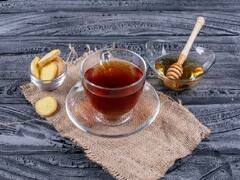 सुबह सिंपल चाय पीकर बोर हो गए हैं? तो इस मॉर्निंग ट्राई करें शहद अदरक से बनी स्पेशल चाय, नोट करें रेसिपी