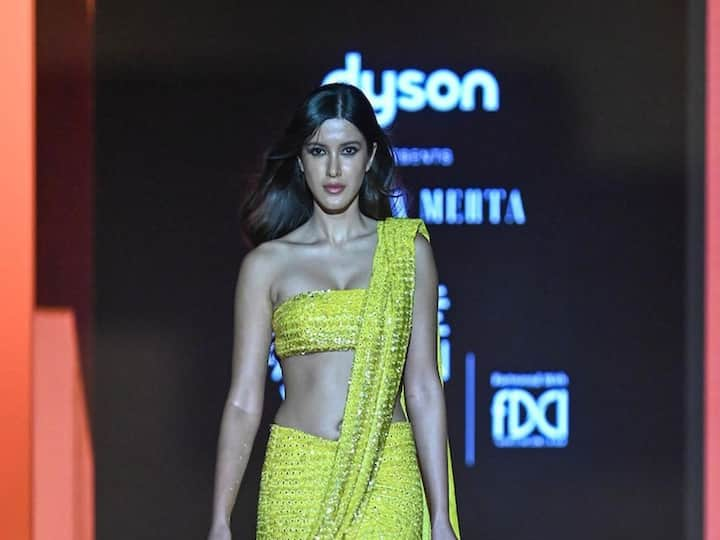 Shanaya Kapoor, the daughter of Sanjay and Maheep Kapoor, walked the runway at Lakme Fashion Week.