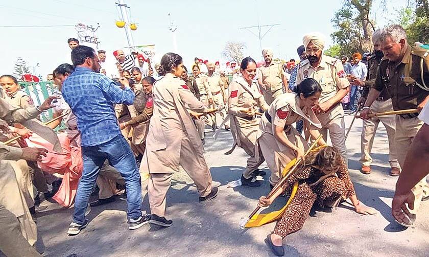 Sangrur News: ਸਰਕਾਰ ਬਦਲੀ, ਸਿਸਟਮ ਨਹੀਂ! ਭਗਵੰਤ ਮਾਨ ਸਰਕਾਰ 'ਚ ਵੀ ਹੱਕ ਮੰਗਣ ਵਾਲਿਆਂ 'ਤੇ ਵਰ੍ਹ ਰਿਹਾ ਡੰਡਾ The government changed, not the system Even in the Bhagwant Mann government the rod is raining down on those who demand rights Sangrur News: ਸਰਕਾਰ ਬਦਲੀ, ਸਿਸਟਮ ਨਹੀਂ! ਭਗਵੰਤ ਮਾਨ ਸਰਕਾਰ 'ਚ ਵੀ ਹੱਕ ਮੰਗਣ ਵਾਲਿਆਂ 'ਤੇ ਵਰ੍ਹ ਰਿਹਾ ਡੰਡਾ