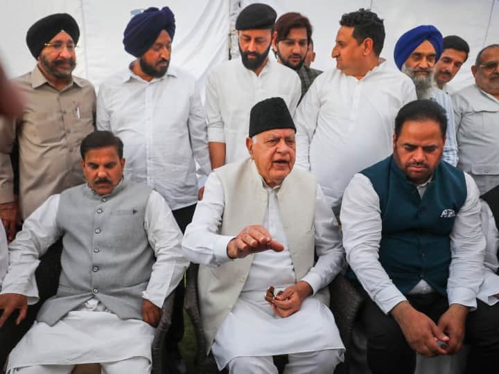Jammu and Kashmir all parties meet NC Chief Farooq Abdullah targeted Home Minister Amit for not conducting election in the UT Farooq Abdullah ने गृहमंत्री अमित शाह से पूछा - जम्मू-कश्मीर में क्यों नहीं कराए जा रहे चुनाव?