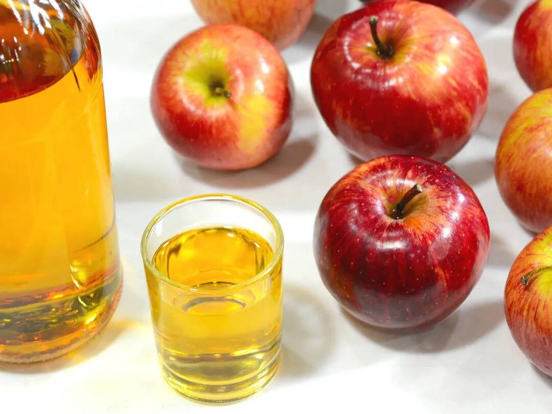 Let's see in detail what are the benefits of apple cider vinegar in