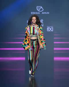 Lakme Fashion Week: लहंगा पहन सजीं सुष्मिता-सारा, सोनम कपूर की भाभी ने रैंप पर फ्लॉन्ट किया बेबी बंप, ‘लैक्मे फैशन वीक’ में छाईं ये बॉलीवुड हसीनाएं