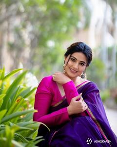 Sneha Latest pics: చీరలో స్నేహ- చిరు నవ్వుతో మెస్మరైజ్!