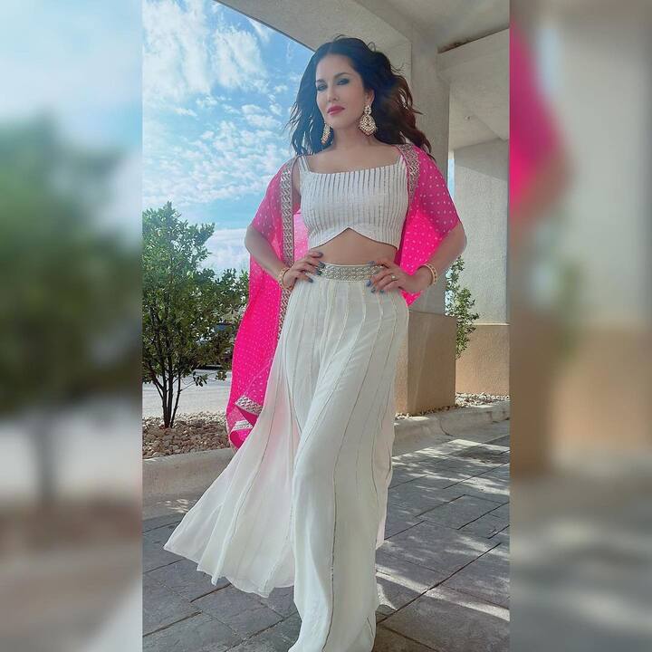 સનીની સ્ટાઇલિશ તસવીરો ચાહકોને ખૂબ જ પસદ આવે છે. અભિનેત્રી સની લિયોને તેની સાદગીથી ભરેલી લેટેસ્ટ તસવીરો શેર કરી છે.