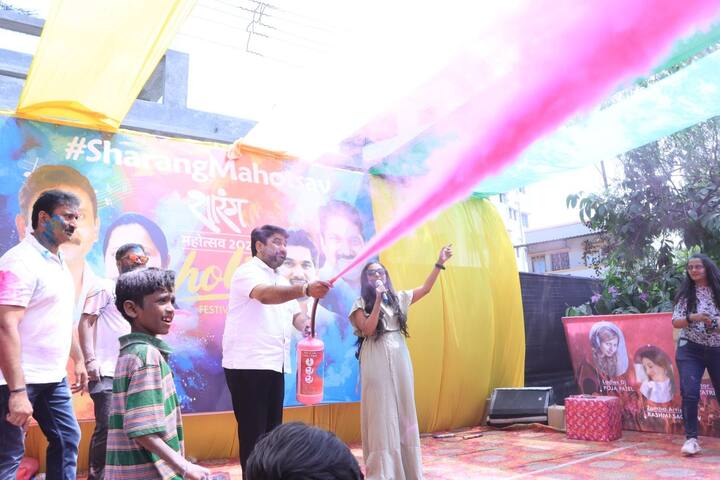 या महोत्सवात महिलांची मोठ्या प्रमाणावर गर्दी झाली होती.