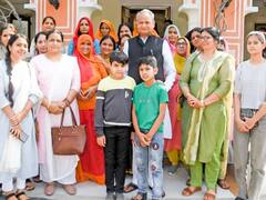 पायलट के बयानों से घिरे CM गहलोत ने वीरांगनाओं से की मुलाकात, फिर ट्विटर पर दिया ये बयान