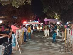 मुंबई में चलते ऑटो रिक्शा पर गिरा लोहे का पाइप, मां-बेटी की मौत से छाया मातम