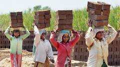 கட்டுமான பெண் தொழிலாளர்கள் ஓய்வு பெறும் வயதை 50 ஆக குறைத்து ஓய்வூதியம் வழங்க வலியுறுத்தல்